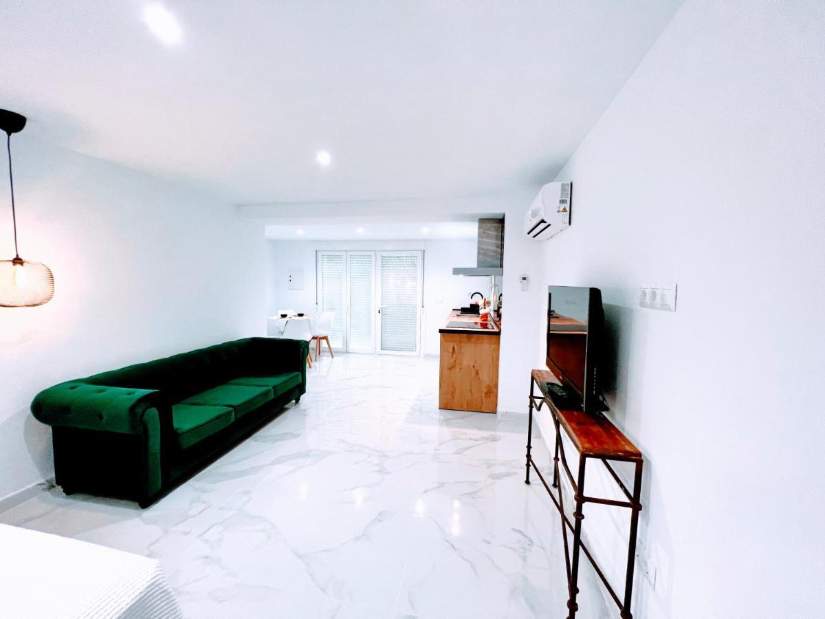 Garden Boutique Apartment El Faro Exterior foto