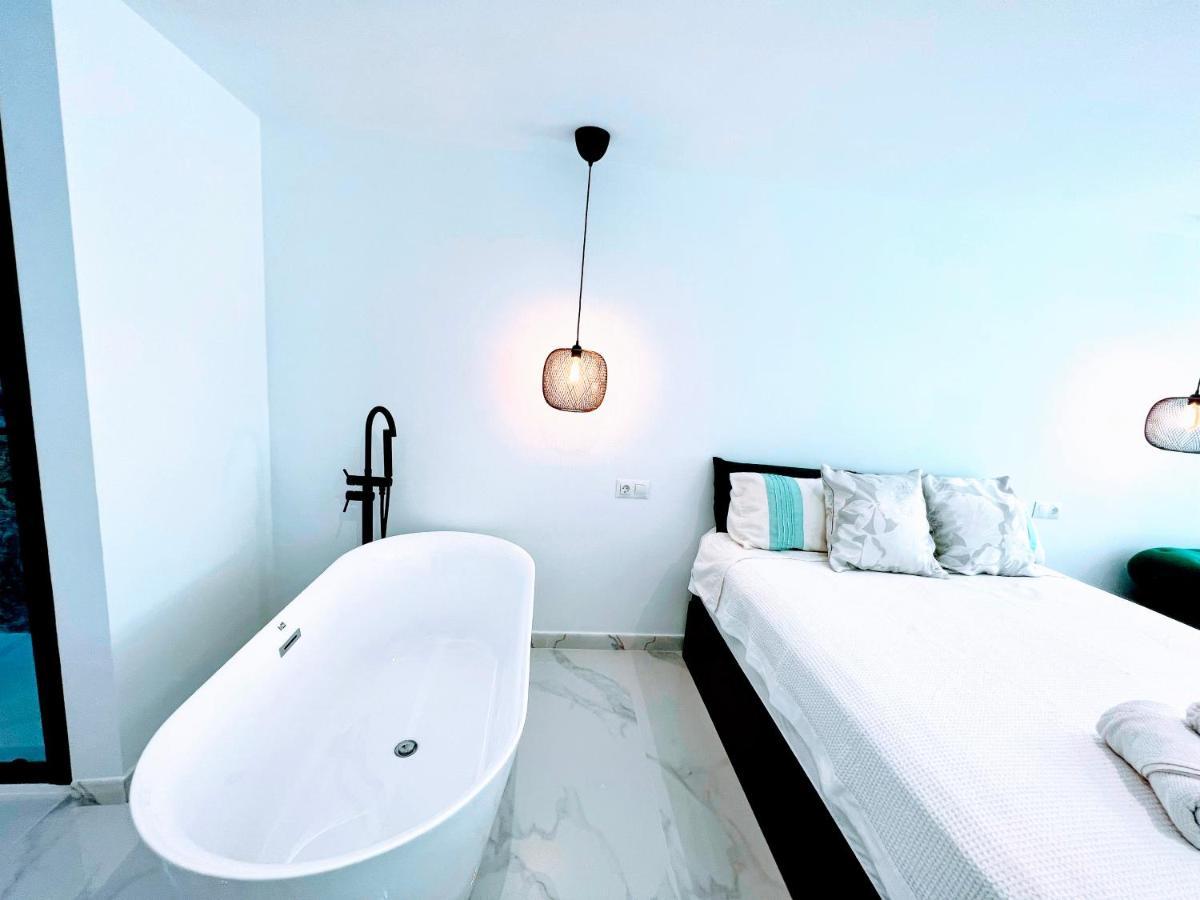 Garden Boutique Apartment El Faro Exterior foto